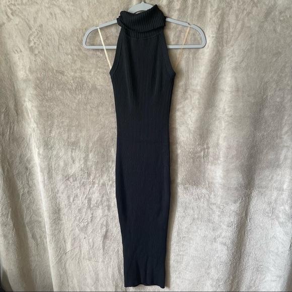 Windsor Black Open Back Sleeveless Turtleneck Sweater - Picture 4 of 13